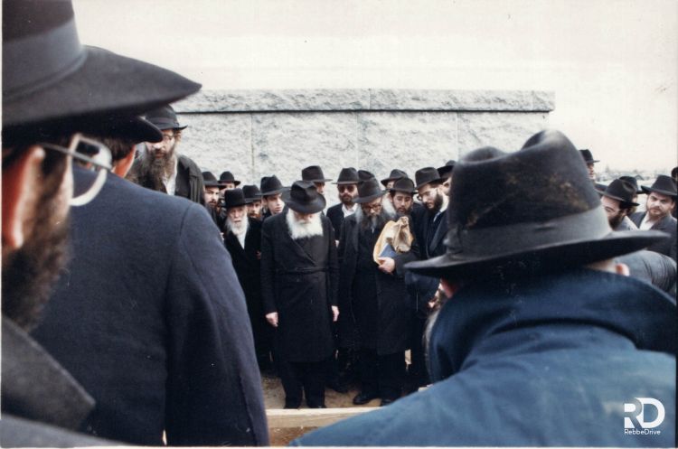 'יכוף כל ישראל' \\ מנחם מענדל קויפמן